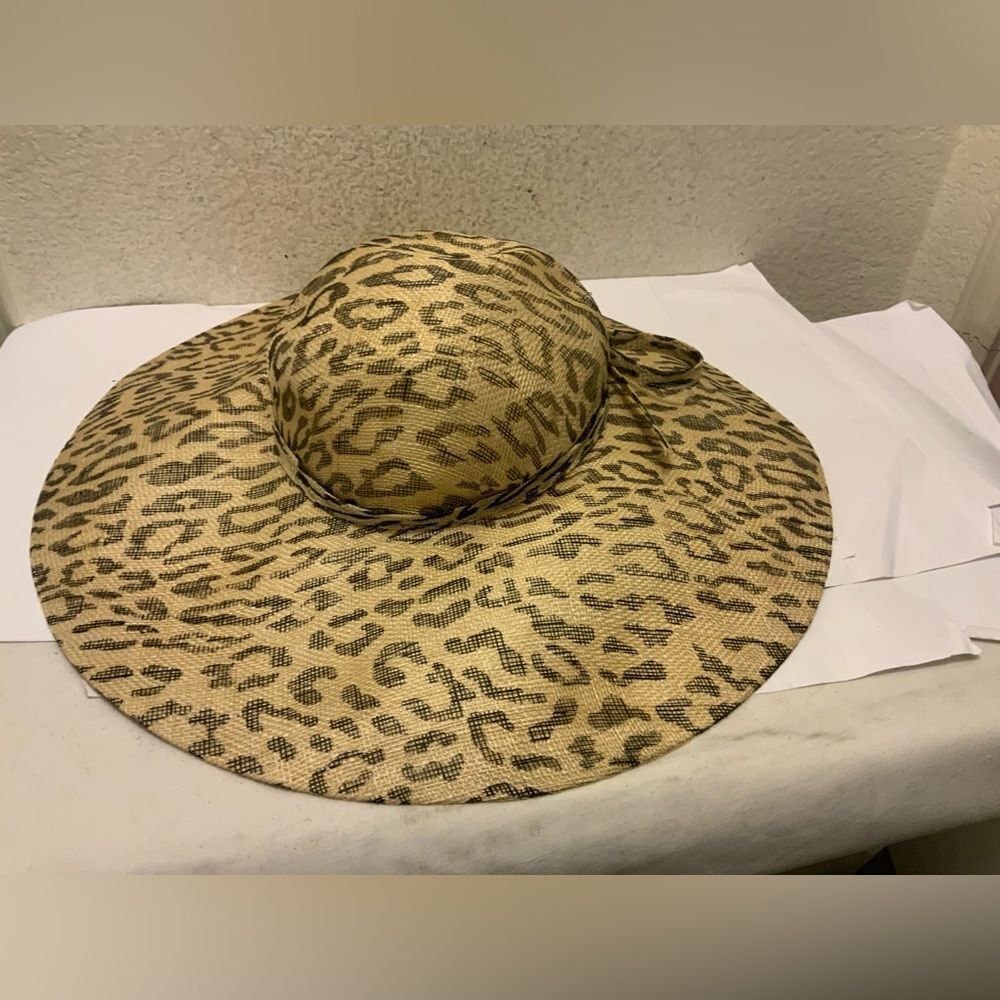 Marzi Firenze For Neiman Marcus Large brim leopard Hat made in Italy